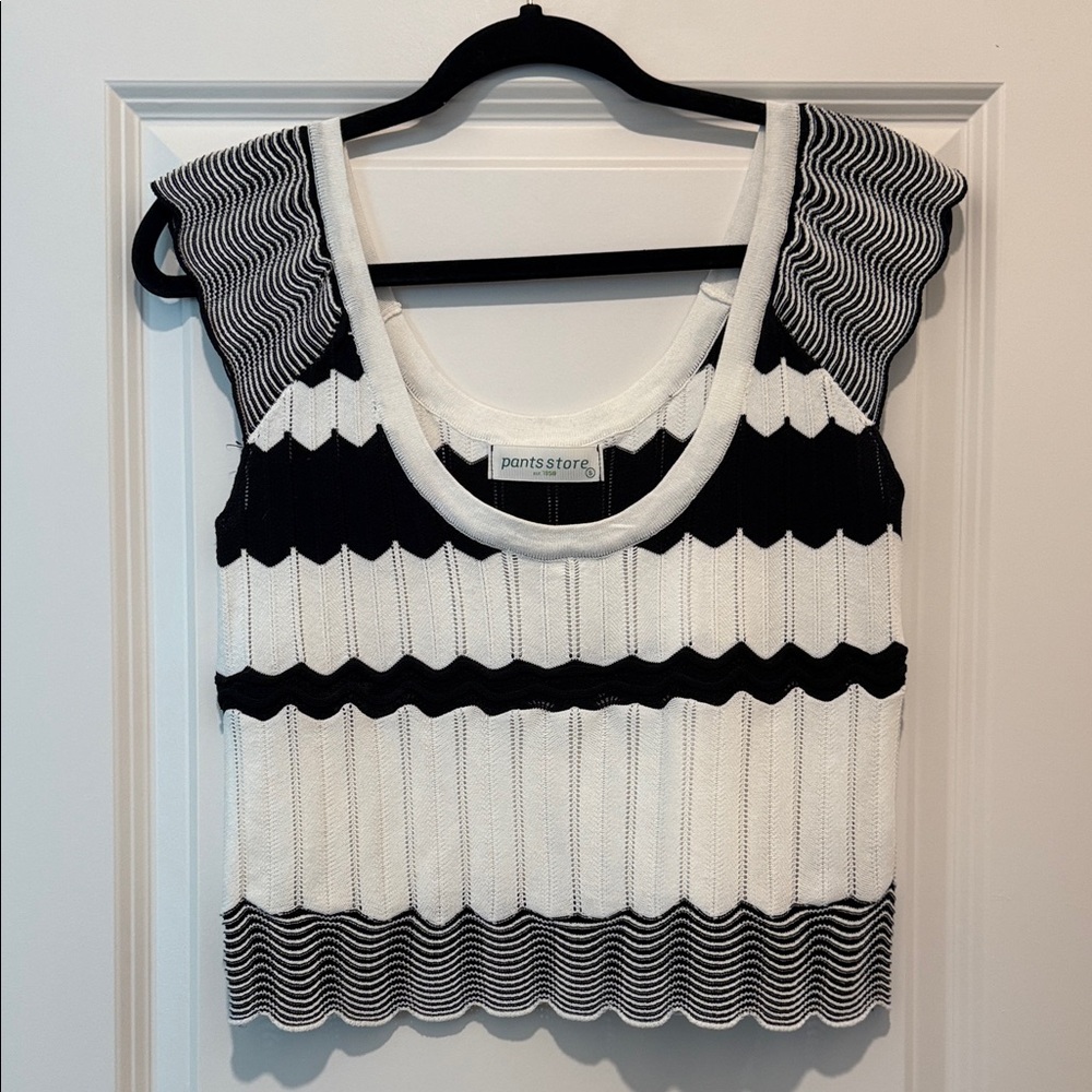 Pants Store Black and White Knit Crop Top